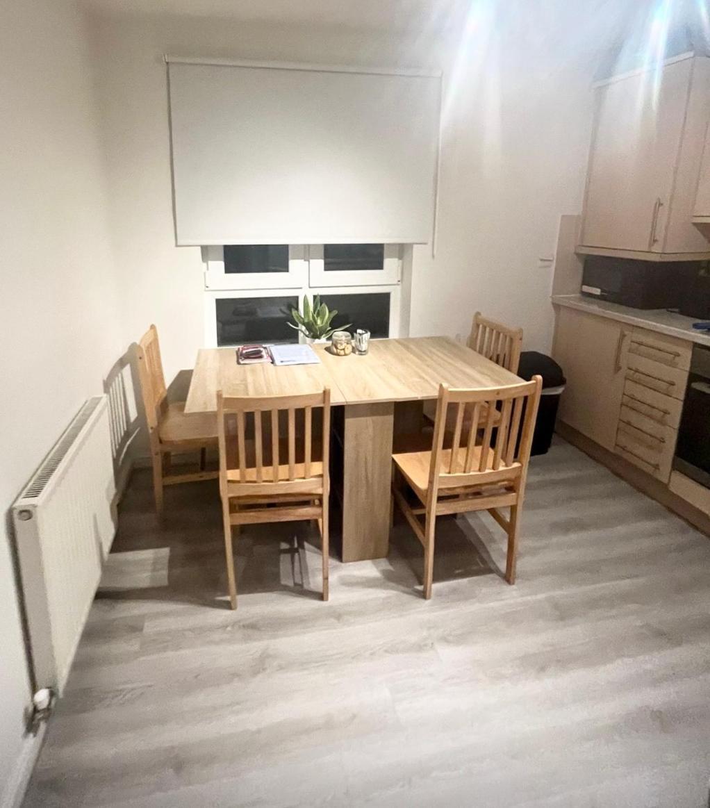 Apartment Spacious Centre Flat Free Parking& Superfast Wifi *